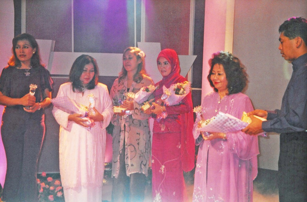 Trofi Sri Nona 06