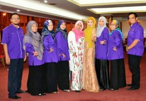 Bersama Staff Kementerian Pembangunan Wanita.. Semasa event di Perak baru2 ni.