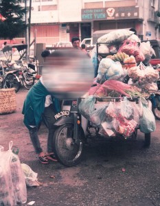 Gmbr sy bersama motor semasa berjualan..
