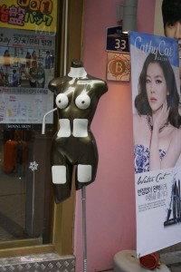 Tengok ni sampai ke situ pun nak pakai mask ke..? Ohh org Korea..