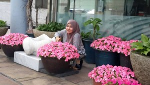 Depan hotel .. Cantik bunga ni..
