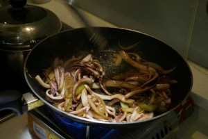 Nasi goreng sotong lunch kami.. Masak sendiri.. Sotong sini sgt sedap rupanya.. Beza tau rasanya..