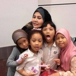 Anak cucu yg meriah sekali..