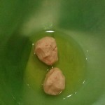 Doh yg berendam dgn minyak kelapa sebelum dibungkus dgn daun. Minyak ni sy letak minyak jagung dn minyak kelapa..