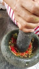 Cili apoi merah ditumbuk lumat..