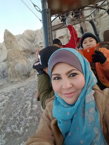 Hilang gayat selfie kejap.. Kami turun sekejap jjer supaya dekat dgn gunung2.. SAMBIL MEMERHATIKAN DRI ATAS INDAHNYA CIPTAAN ALLAH..