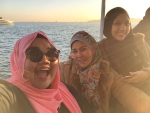 Sebenarnya yg join ni semua golongan professional dn koperat.. tp best sbb mereka Islamic.. Rina dn Fatin baik2 sgt menemani sy selalu.. Kami atas boat..