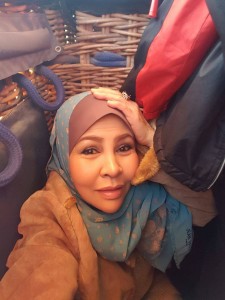 Menyorok bila dah tinggi.. lagi2 masa masuk dalam awan.. Bahaya sgt sbb katanya boleh berlanggar antara belon lain sbb x nampak..