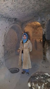 Sy di dlm under ground city. Mereka mengikis gunung ini dijadikan tempat tinggal.. Bintang ternakan, makanan dn keselamatan mereka..