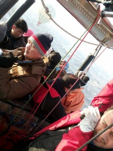 Pilot baju merah ni haa.. org Turki yg expert katanya.. Sy tetap takut kalau jatuh mmg xda cara nak selamatkan diri.. xda sebarang jaket parasuit ni.. Mati katak..