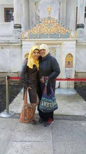 Kak Hajjah Noorati.. Wanita solehah yg banyak kata2 hikmah utk sy dalaminya.. Sepanjang di sini Allah anugerahkan sy akak dlm pencarian jawaban yg sy cari..