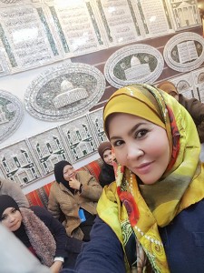 Belakang ni ukiran dri kulit mutiara harga duit kita 12k ke 30k.. Hajat nk beli kalau dlm RM1200.. Kalau harga mahal mcm tu lupakanlah..